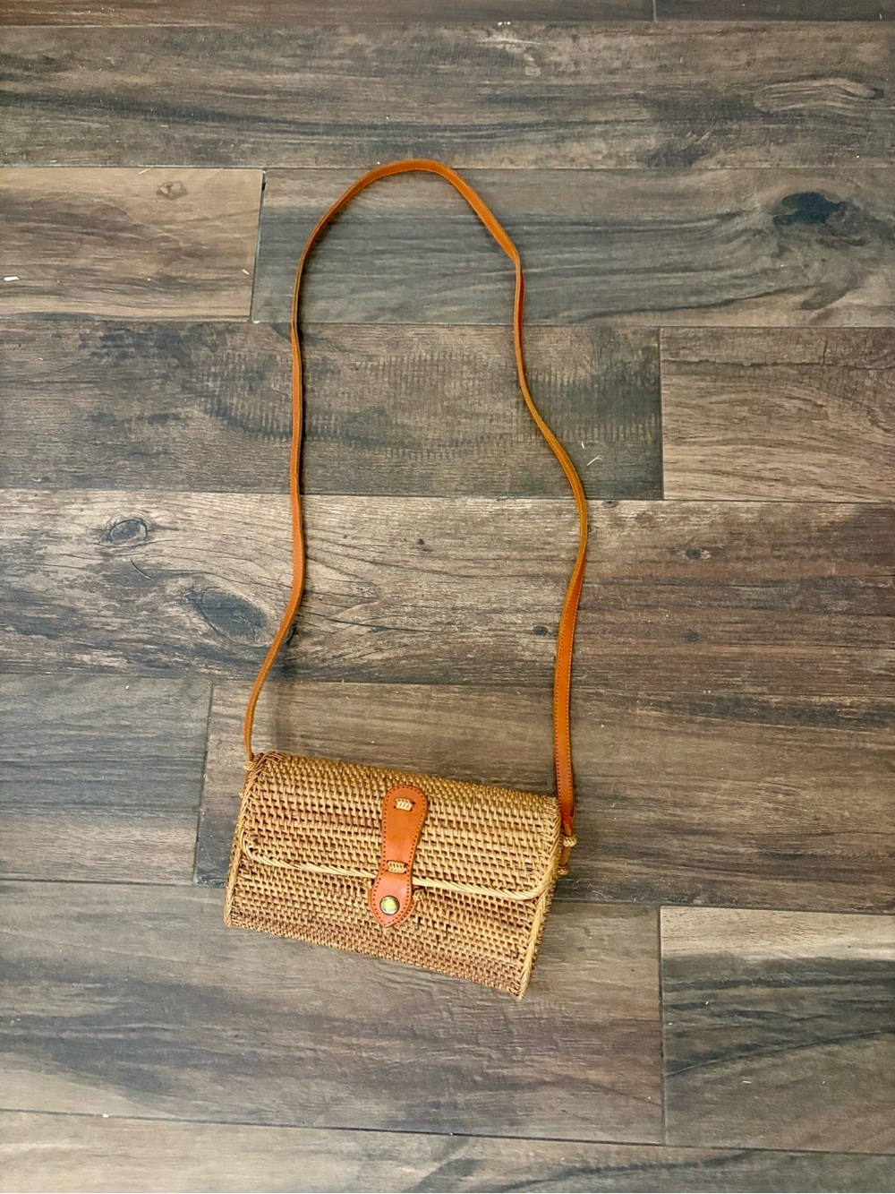Vintage/Boho Woven Rattan Crossbody Bag – Tan Leather Strap – Natural Straw
